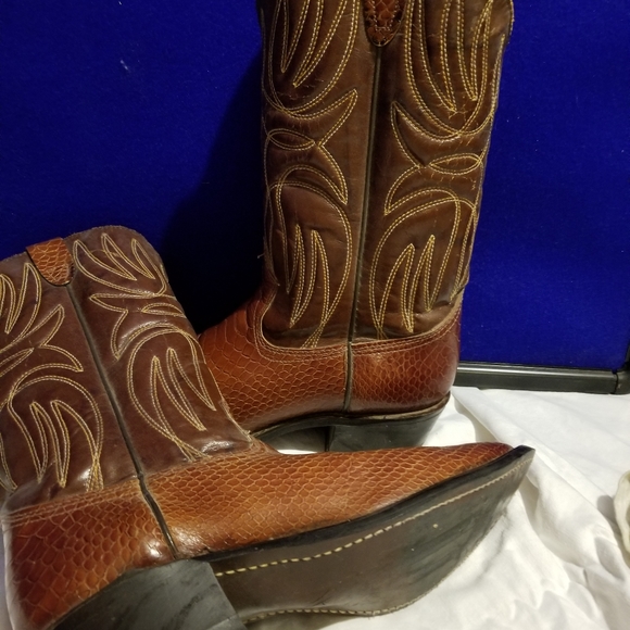 Cowboy boots - Picture 1 of 3